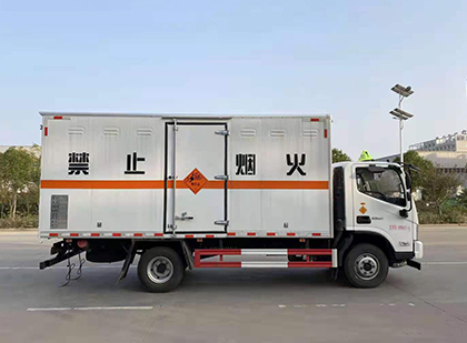 青海爆破器材运输车